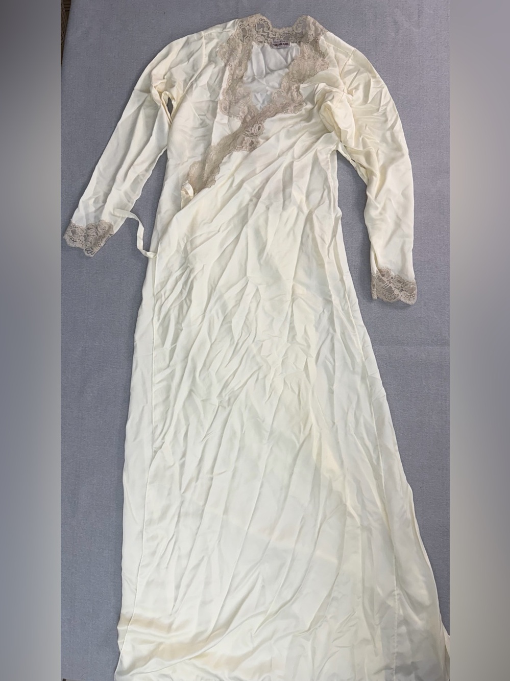 Women’s Vintage Ivory Lace-Trim Long Nightgown